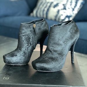 Elizabeth and James Calf Hair Black Bootie Size7.5